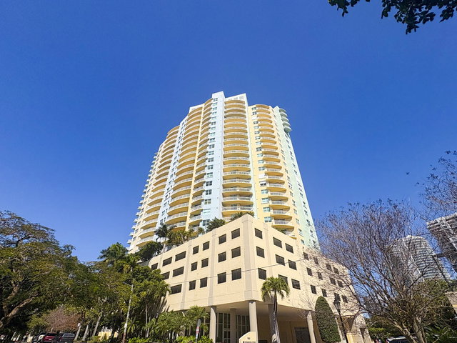 The Metropolitan  photo 2